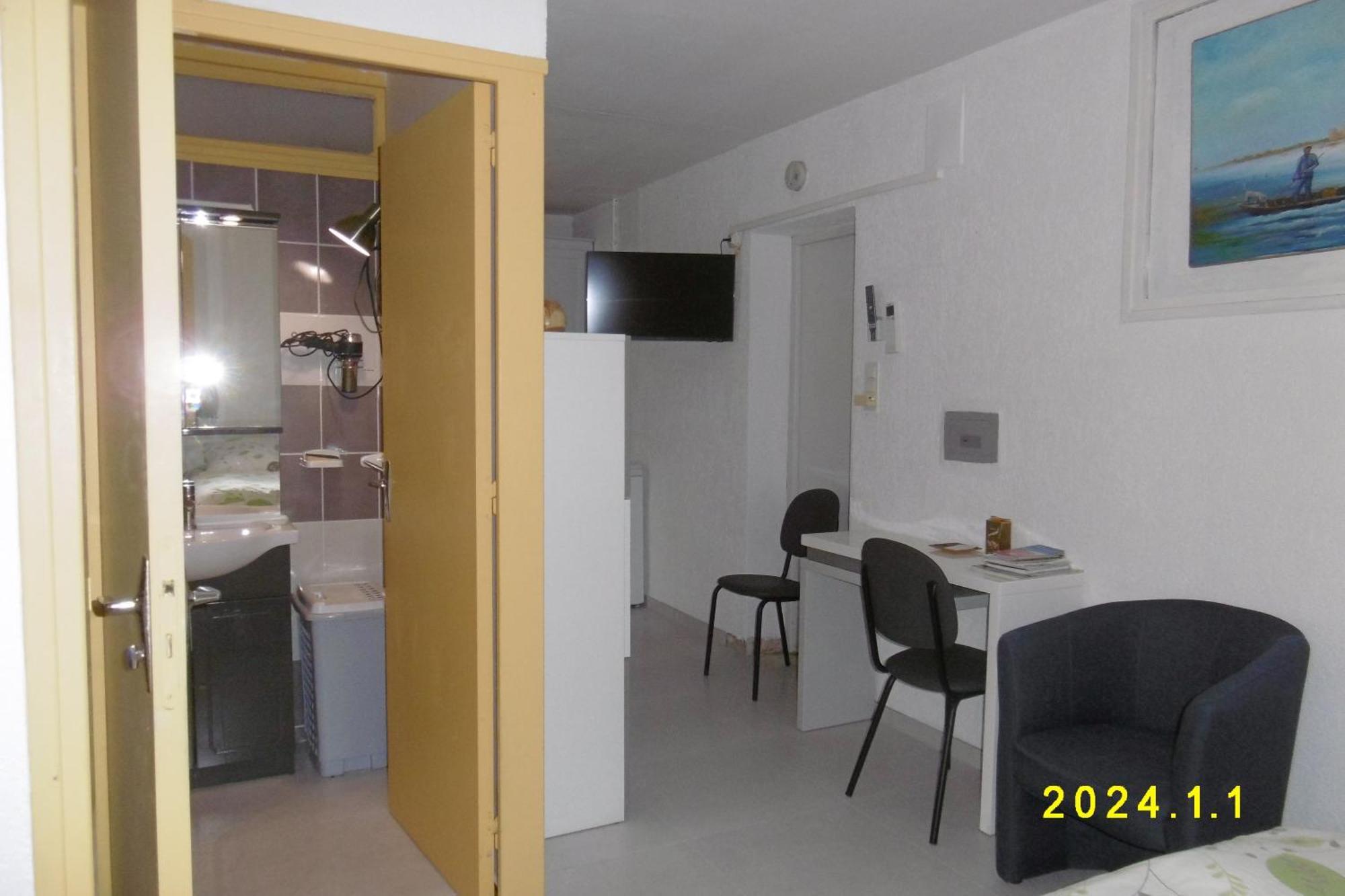 Rez De Chaussee Studio Climatise Dans Villa Aigues-Mortes Eksteriør billede